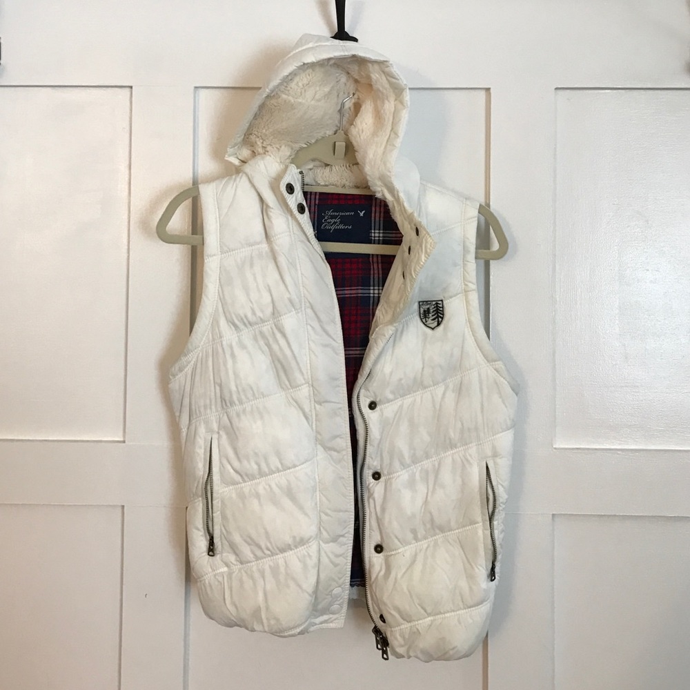 American Eagle puffer vest